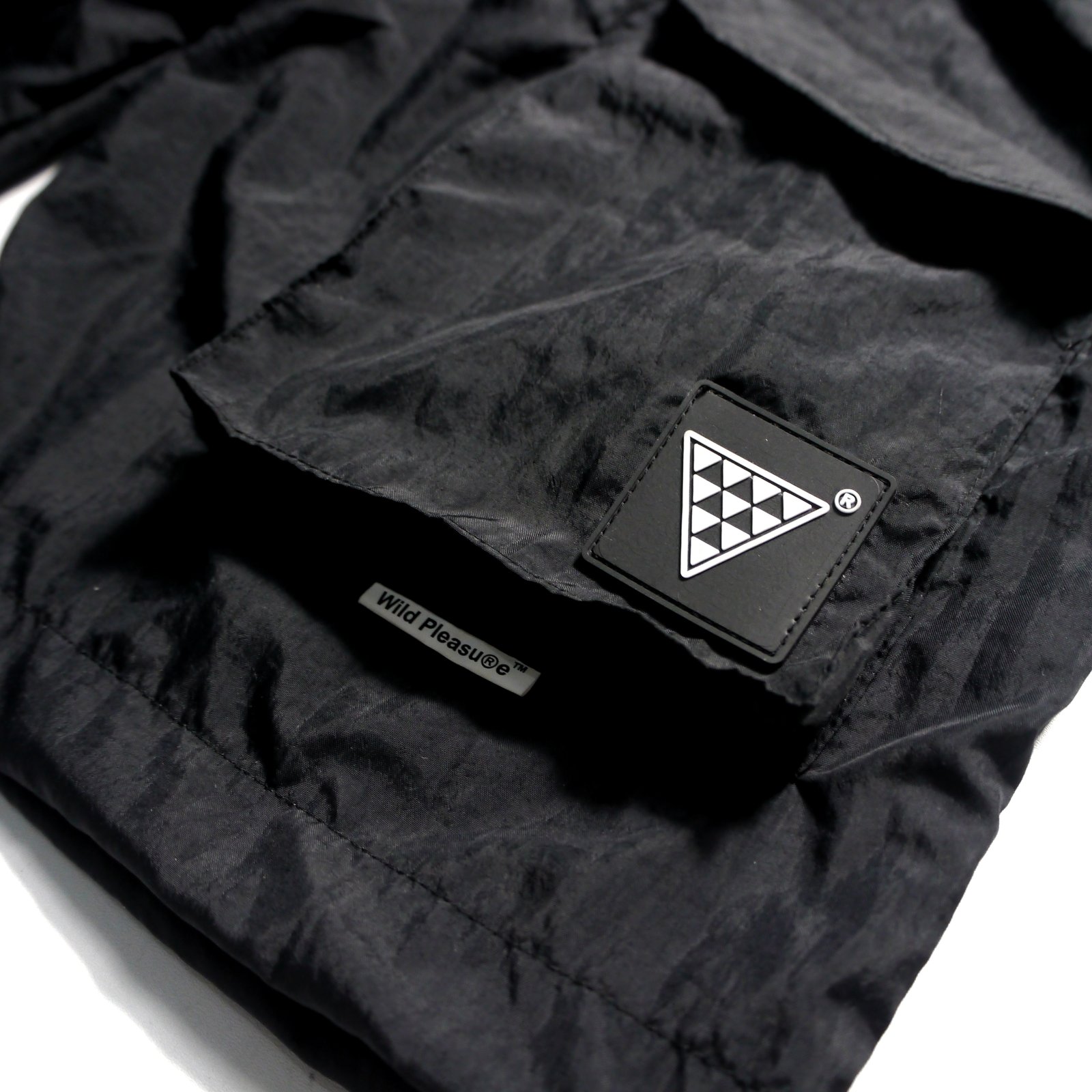 Wild Pleasure - Celana Cargo Pendek Unisex Streetwear Techwear - Gambar 2